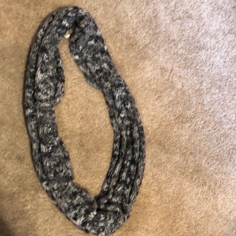 Gorgeous scarf!